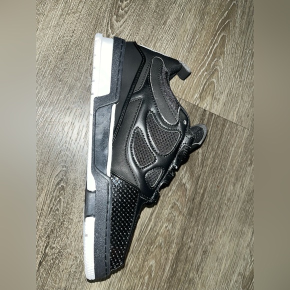 Louis Vuitton - Picture 4 of 4